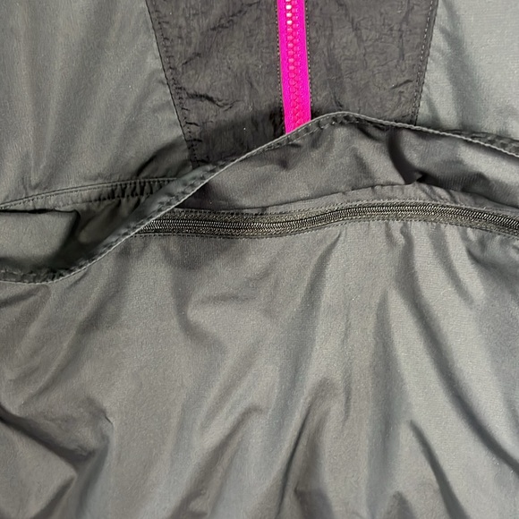Nike windbreaker converts to belt bag - Picture 7 of 12